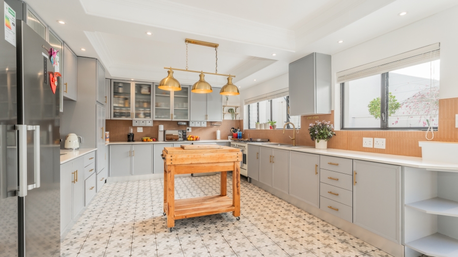 5 Bedroom Property for Sale in Lemoenkloof Western Cape
